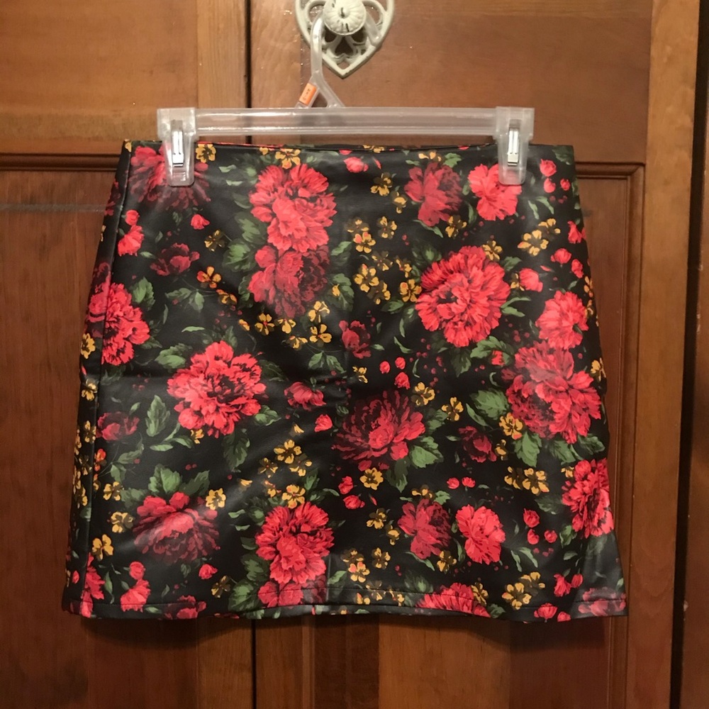 Floral mini skirt